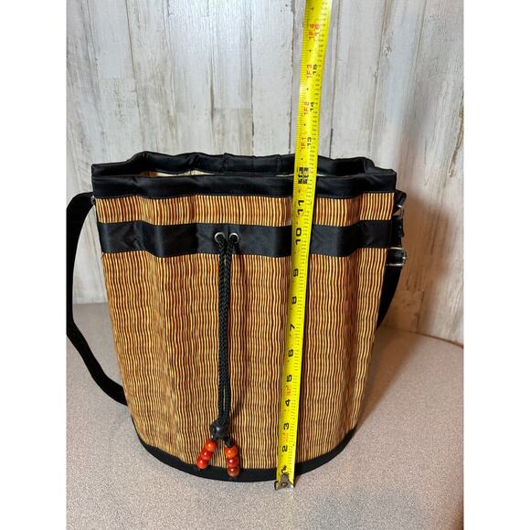 Baskets of Cambodia Crossbody Drawstring‎ Closure Handbag - Picture 5 of 6